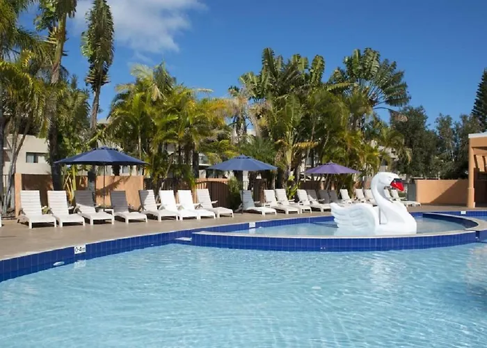 Riverview Holliday Villa With River Views And Pool