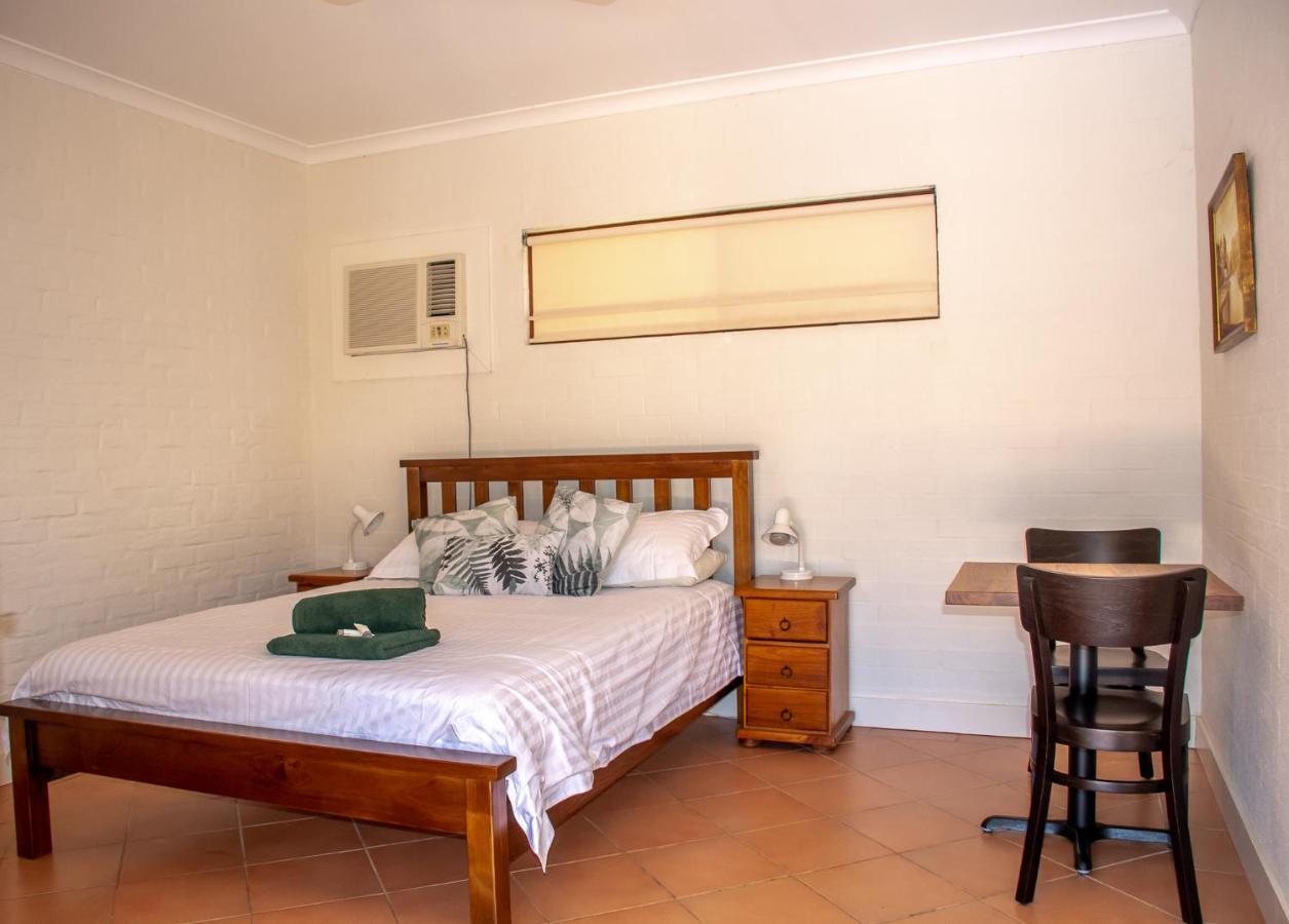 Guest house Waterside House
