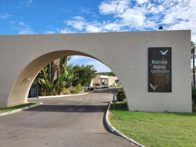 Riverview Holliday Villa With River Views And Pool Apartment