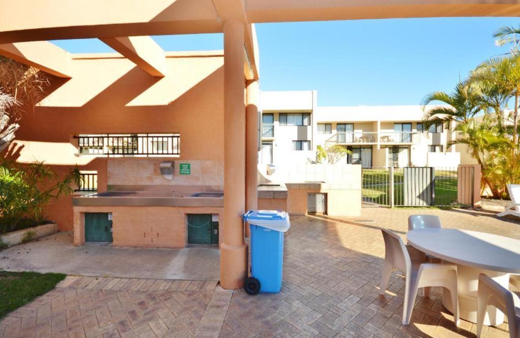 Riverview Holliday Villa With River Views And Pool Kalbarri