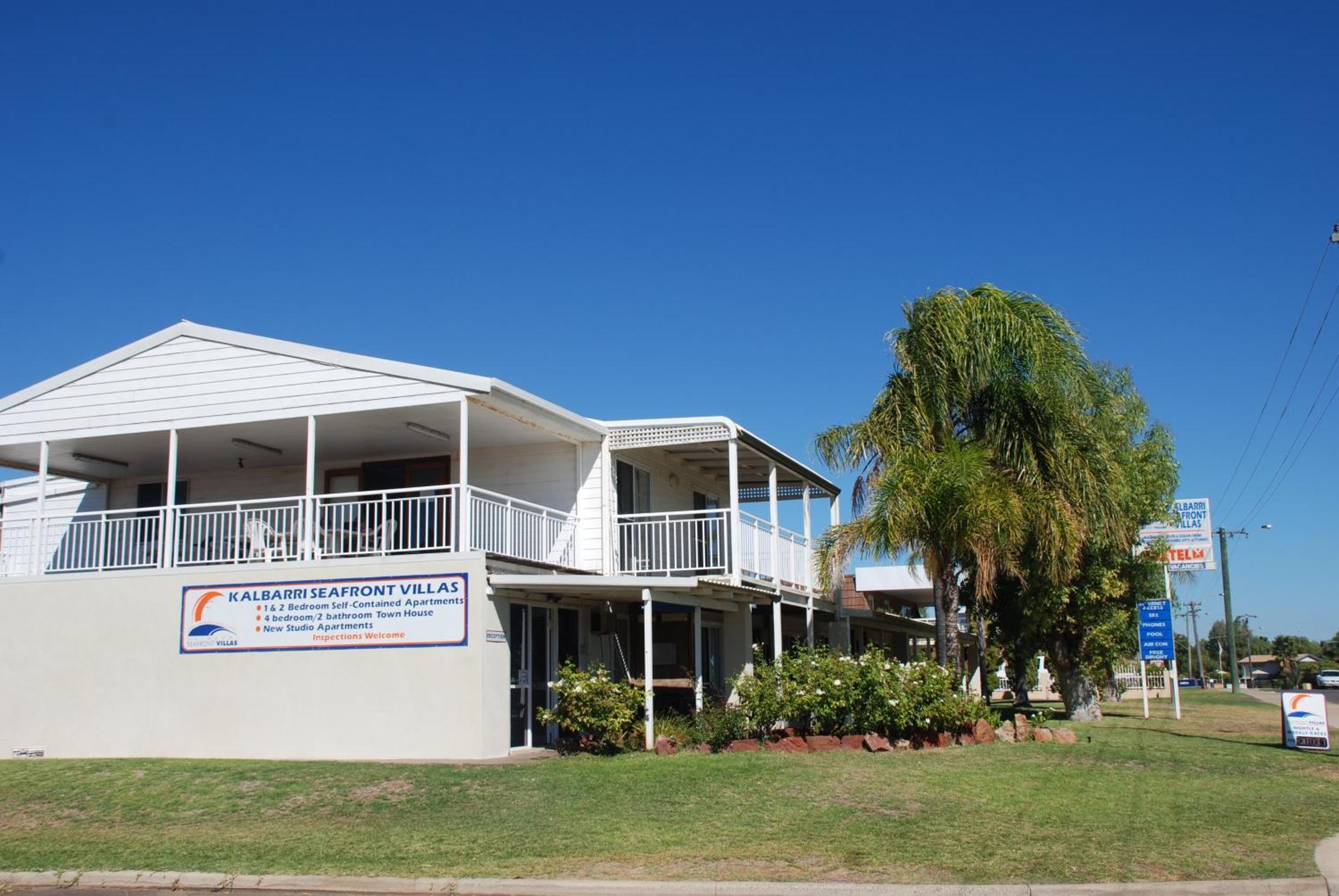 Seafront Aparthotel 3*