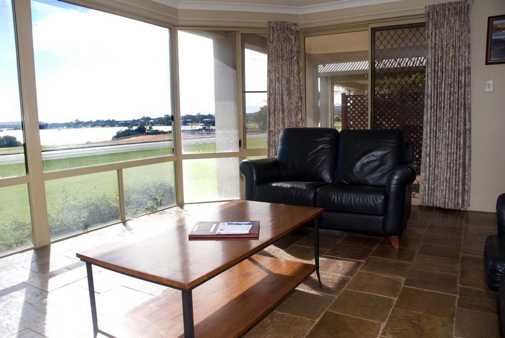 Villa Pelican Shore Oceanfront 6