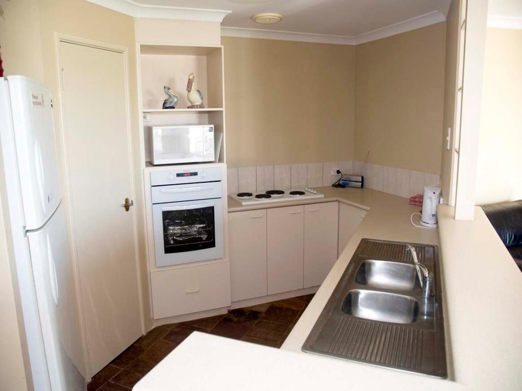 Pelican Shore Oceanfront 6 *