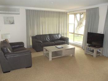 Pelican Shore Oceanfront 6 Villa *