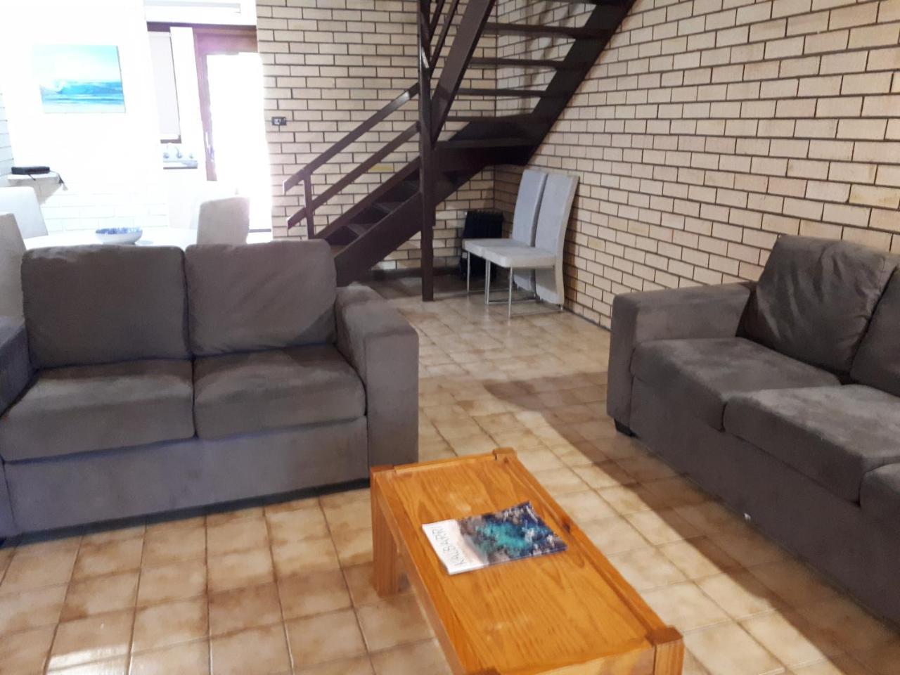Eight Apartment *