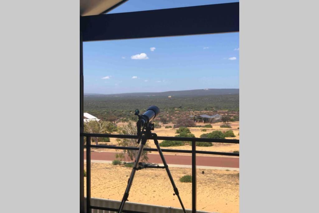 The Lookout Amazing Views - Free Wifi & Netflix Holiday home *