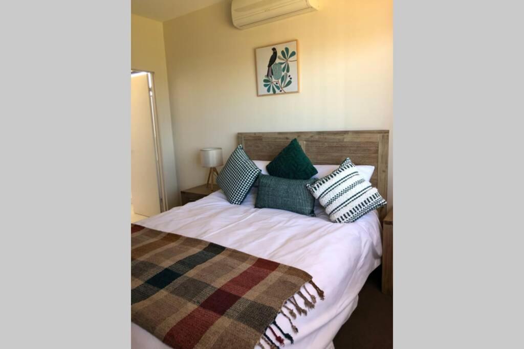 The Lookout Amazing Views - Free Wifi & Netflix Holiday home