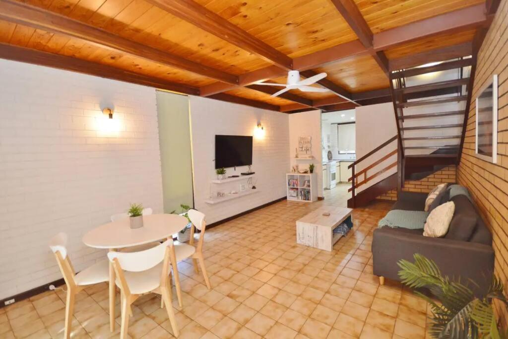 2bed 2storey Pool-skywalk *