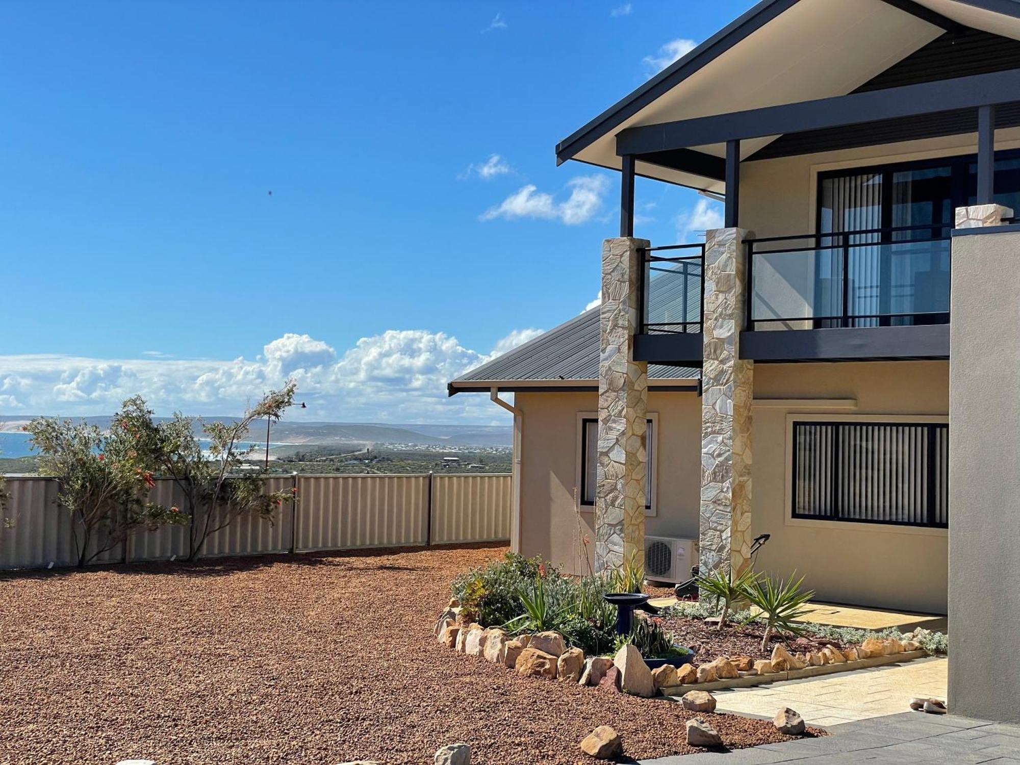 Holiday home The Lookout Amazing Views - Free Wifi & Netflix *